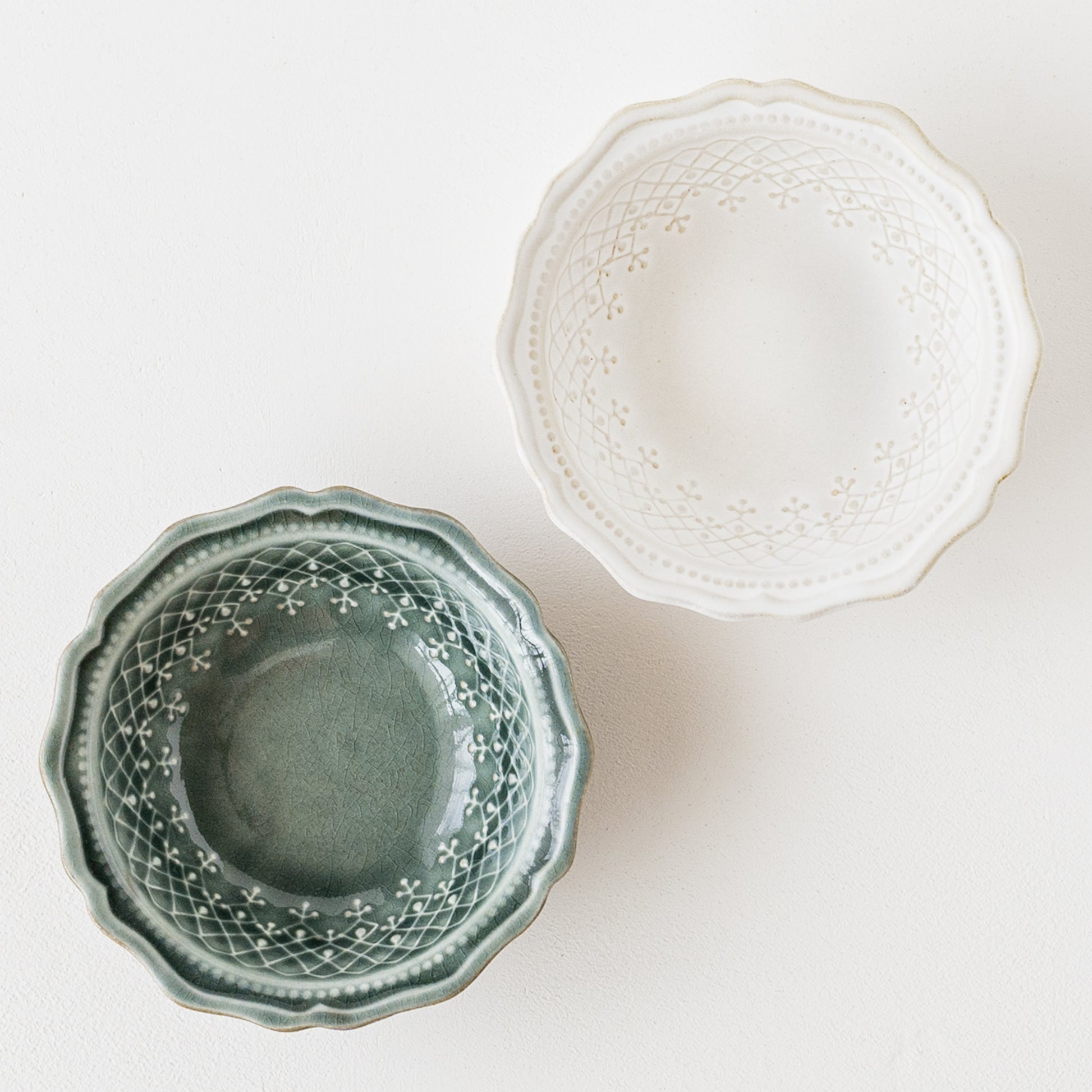 ヨーグルトやシリアルが素敵に映えるわかさま陶芸のフレンチレースフリル鉢