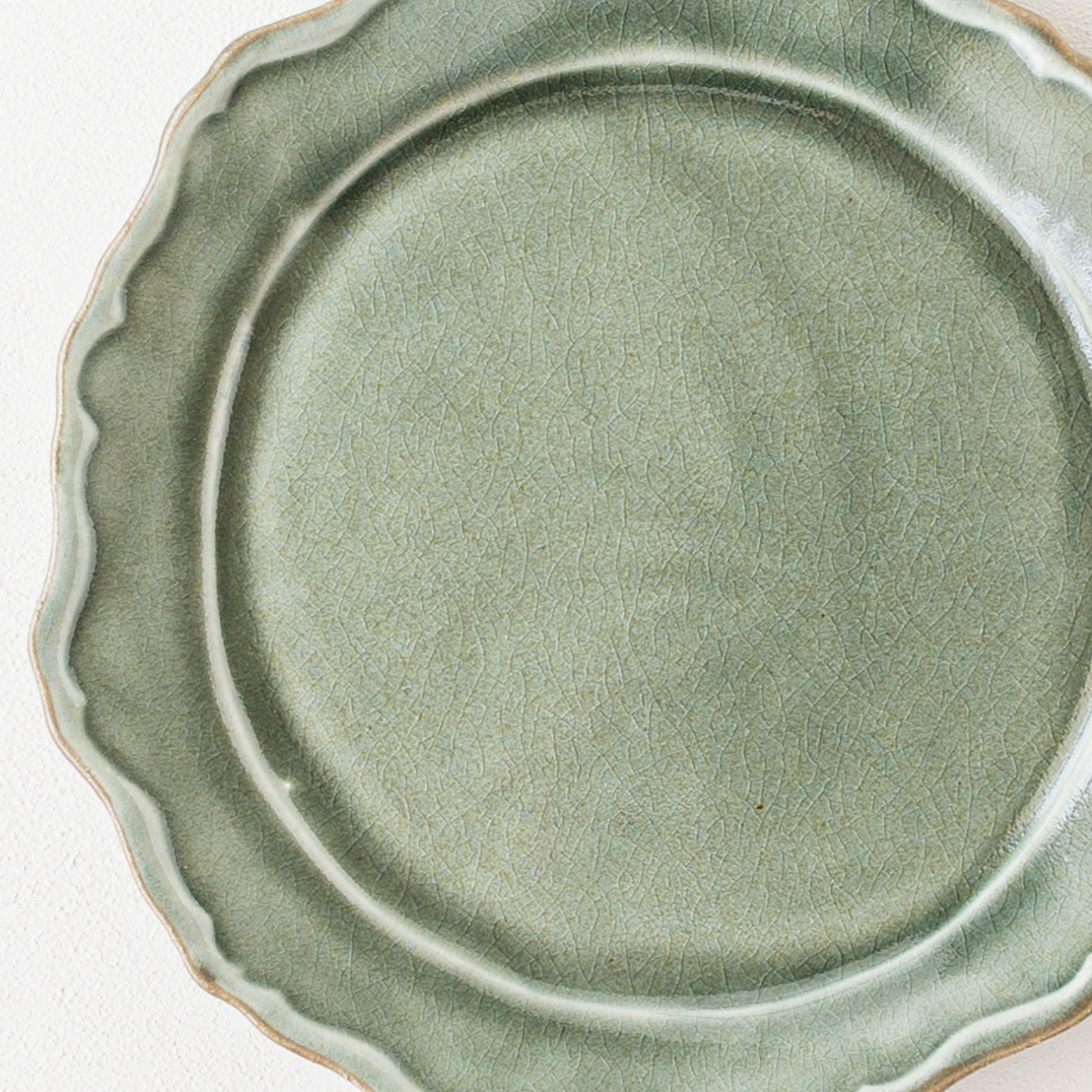 貫入が美しいわかさま陶芸のフリル皿