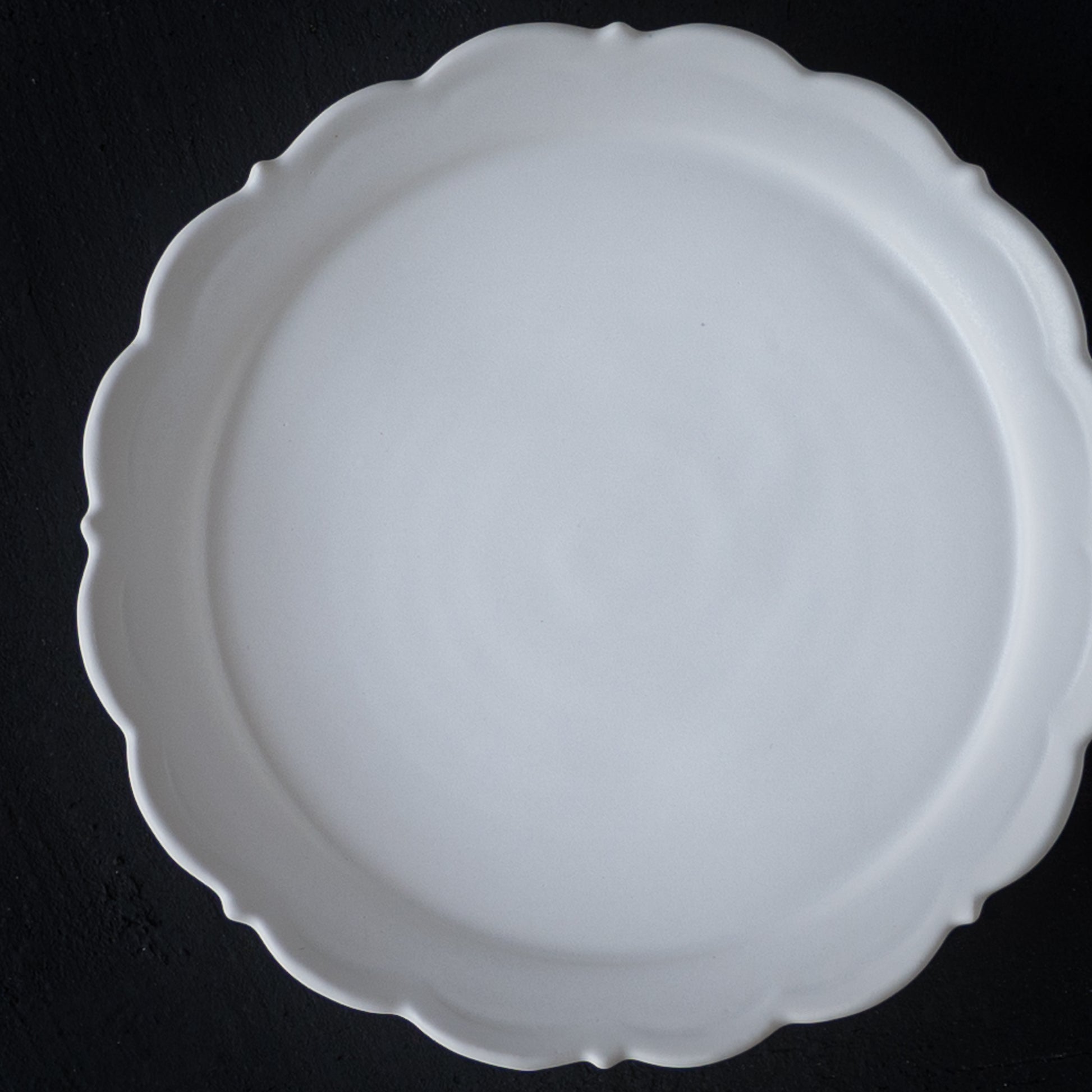 リムのレリーフが美しい藤村佳澄さんの5寸レリーフ皿