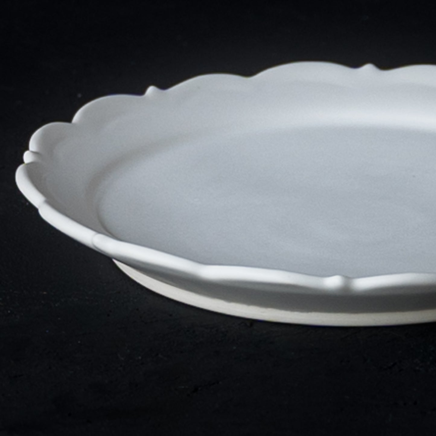 ヨーロッパアンティークのような佇まいが素敵な藤村佳澄さんの5寸レリーフ皿