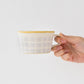指掛がよくて持ちやすい岡洋美さんの格子柄のスープカップ