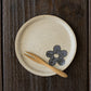和菓子や洋菓子が可愛く映える岡村朝子さんのお花模様の丸皿