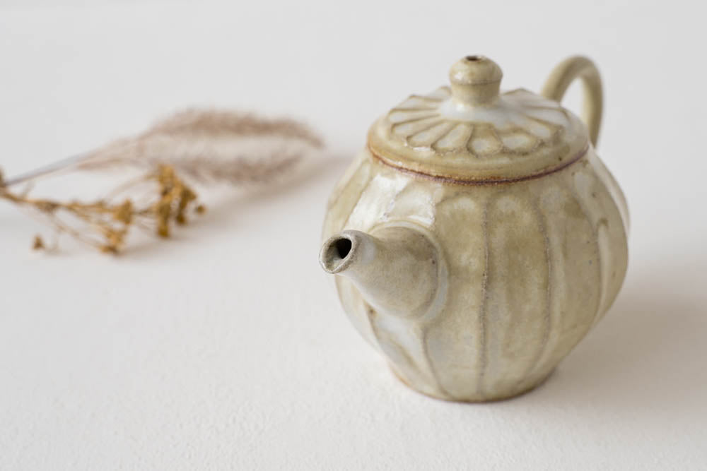 笠原良子さんの鎬の茶壺