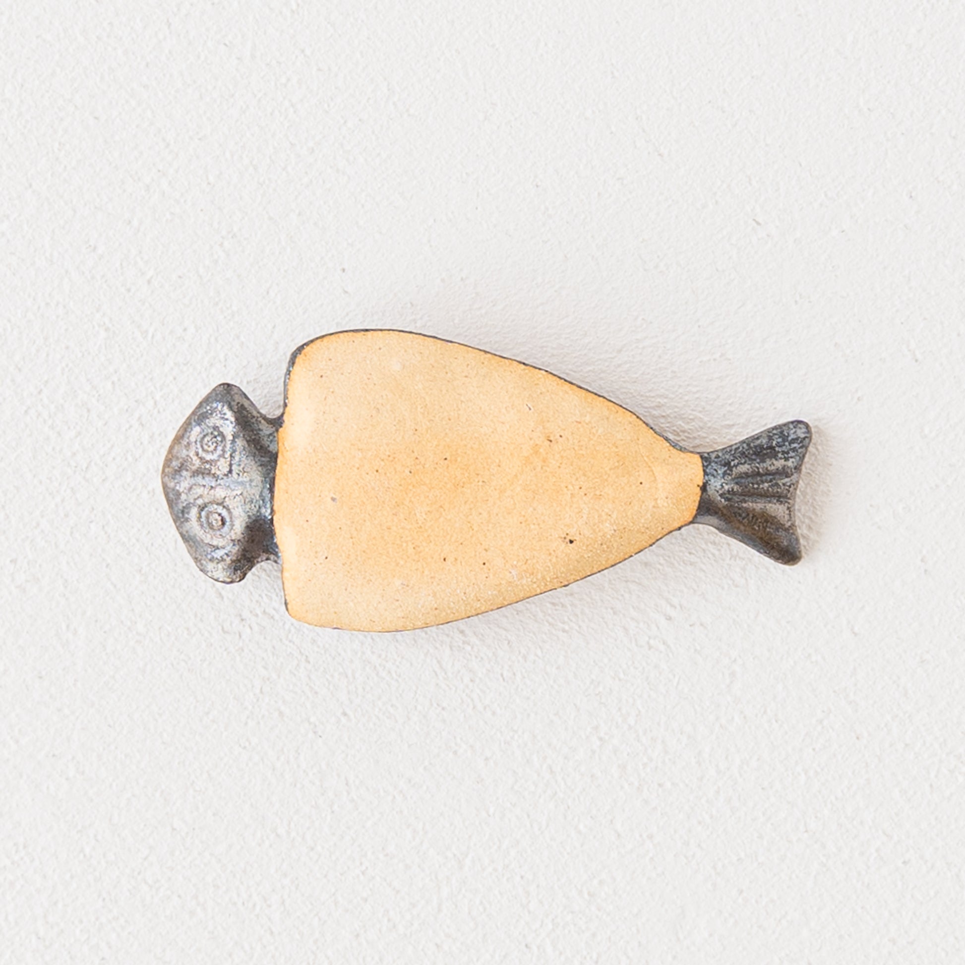 ほっこりかわいい美濃焼イホシロ窯の焼き魚シリーズの箸置き