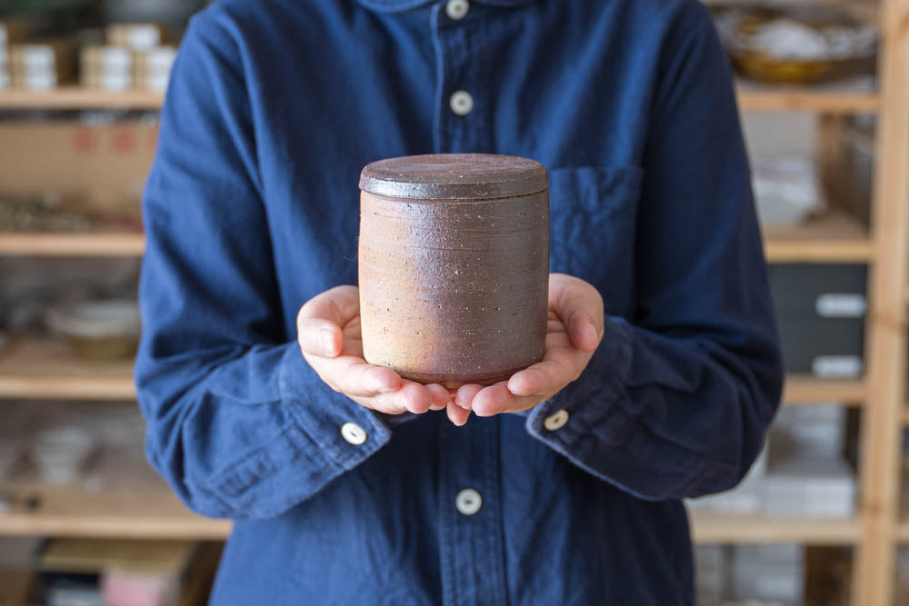 川尻製陶所の筒形が素敵な塩壷