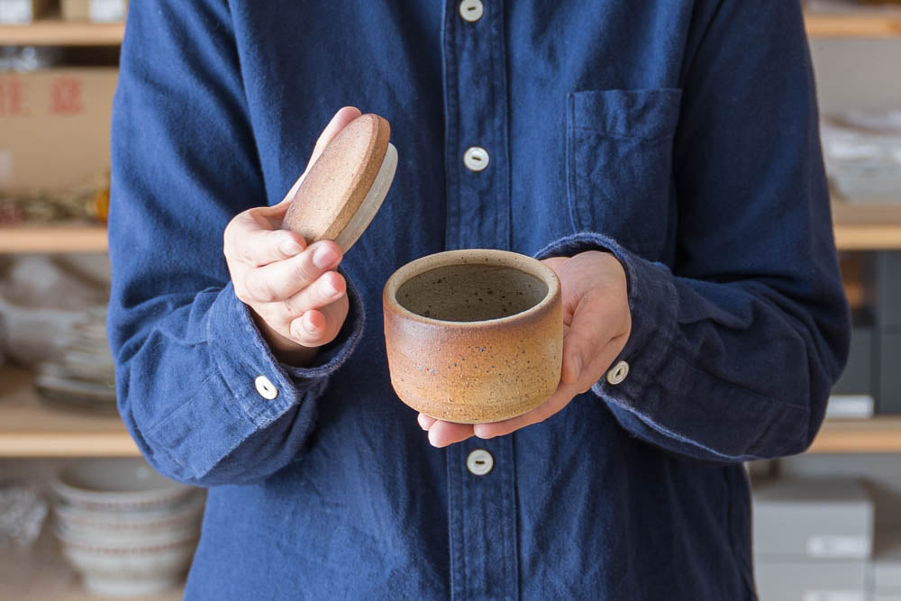 川尻製陶所の筒形おしゃれな砂糖壷
