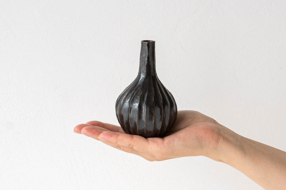 笠原良子さんの花瓶（黒）
