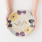 色彩豊かなお花とちょうちょが可愛らしい森野奈津子さんの色化粧の丸皿