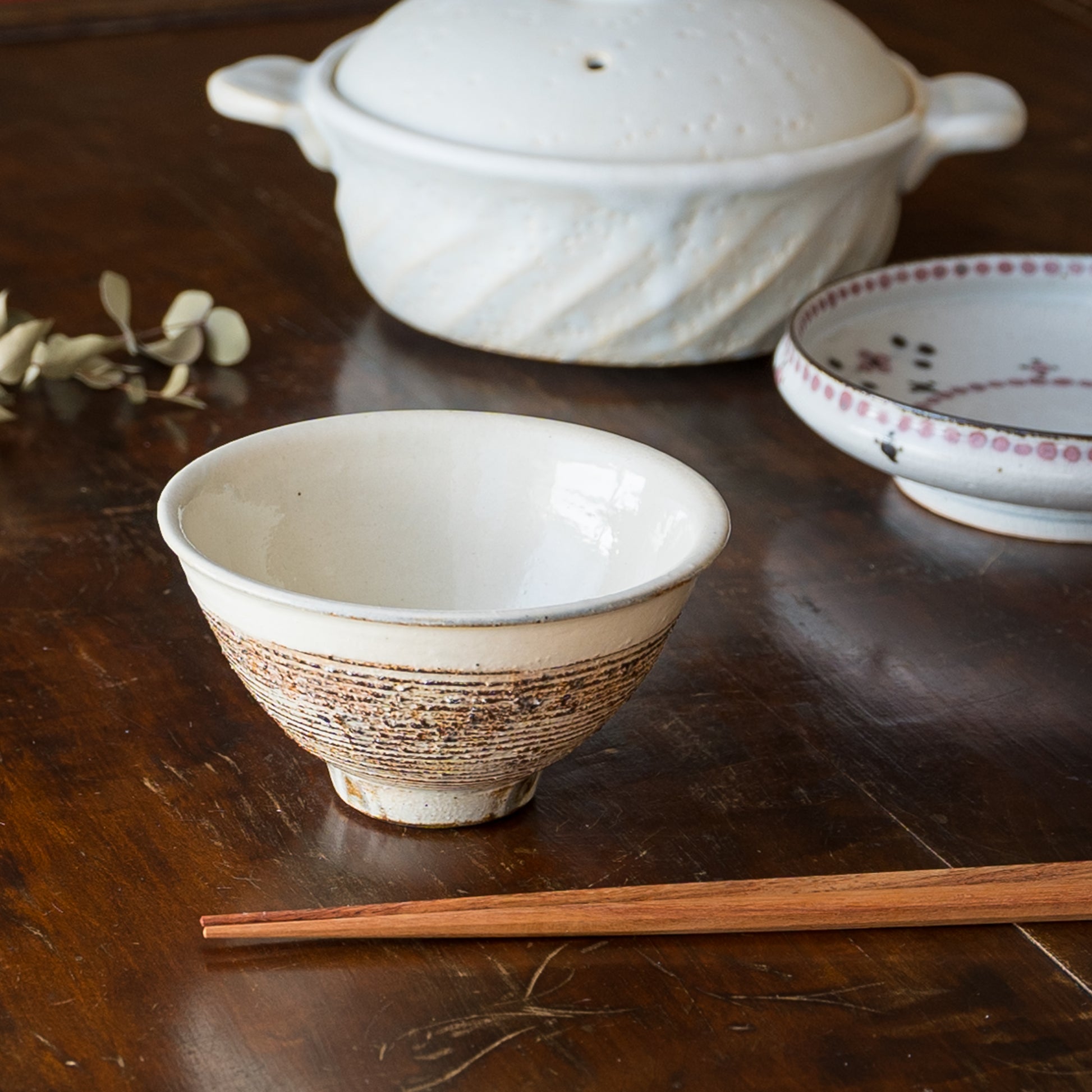 食卓を豊かにしてくれる古谷製陶所の渕荒横彫めし碗