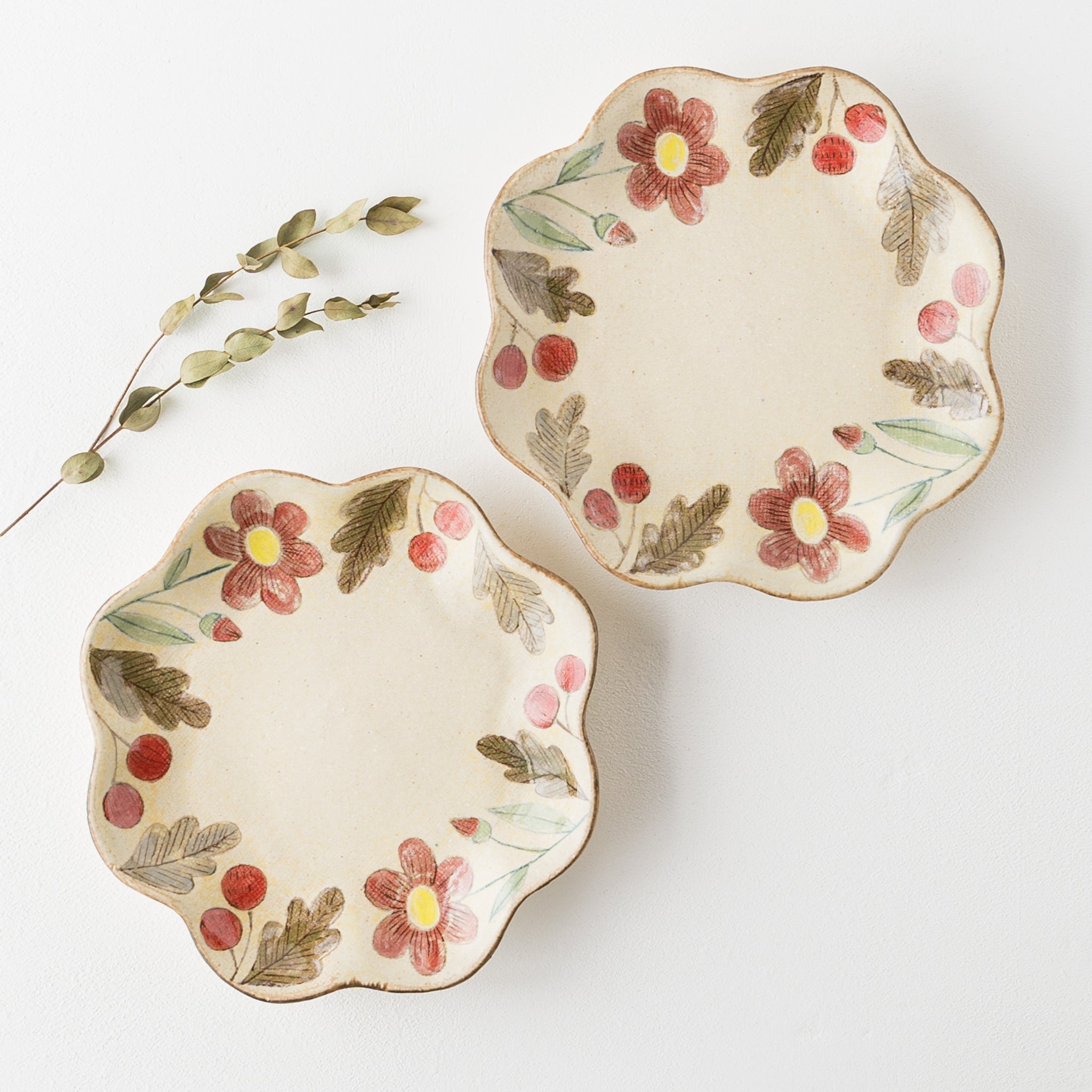 Flower pattern Flower-shaped plate Medium red flower｜Natsuko Morino