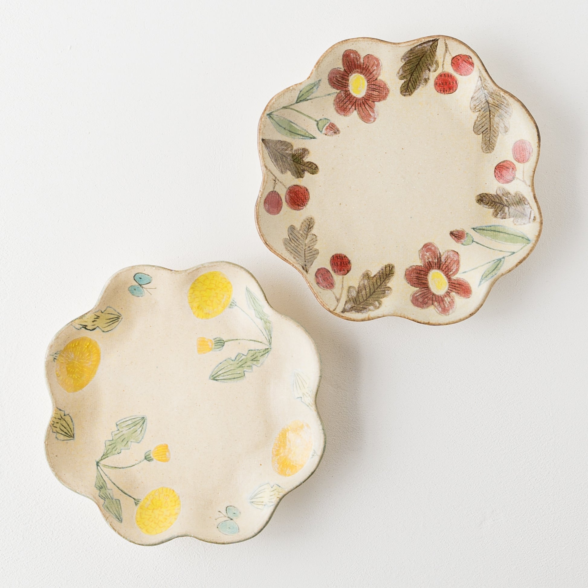 ふんわり優しい森野奈津子さんの花模様の花型皿