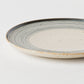落ち着きのある呉須色が食卓を素敵に彩ってくれる冨本大輔さんの灰釉染付7寸平皿