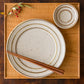 食事の時間をゆっくり楽しめる冨本大輔さんの灰釉鉄絵7寸リム皿と3寸皿
