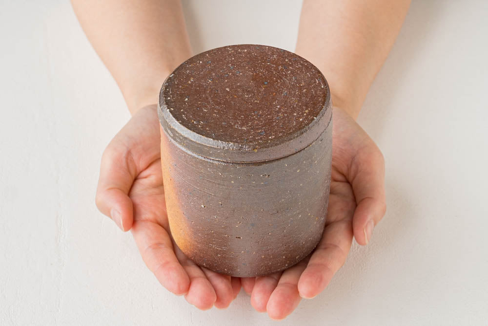 川尻製陶所の筒型小壺