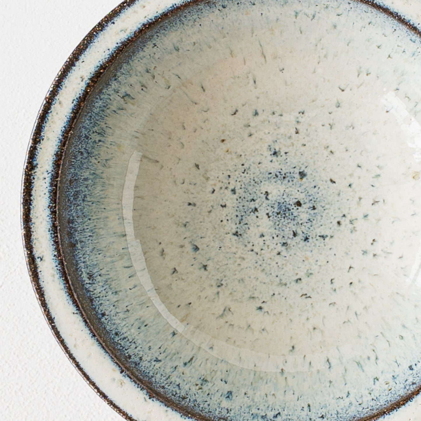 現像的な青白色が美しい小代焼ふもと窯の6寸鉢