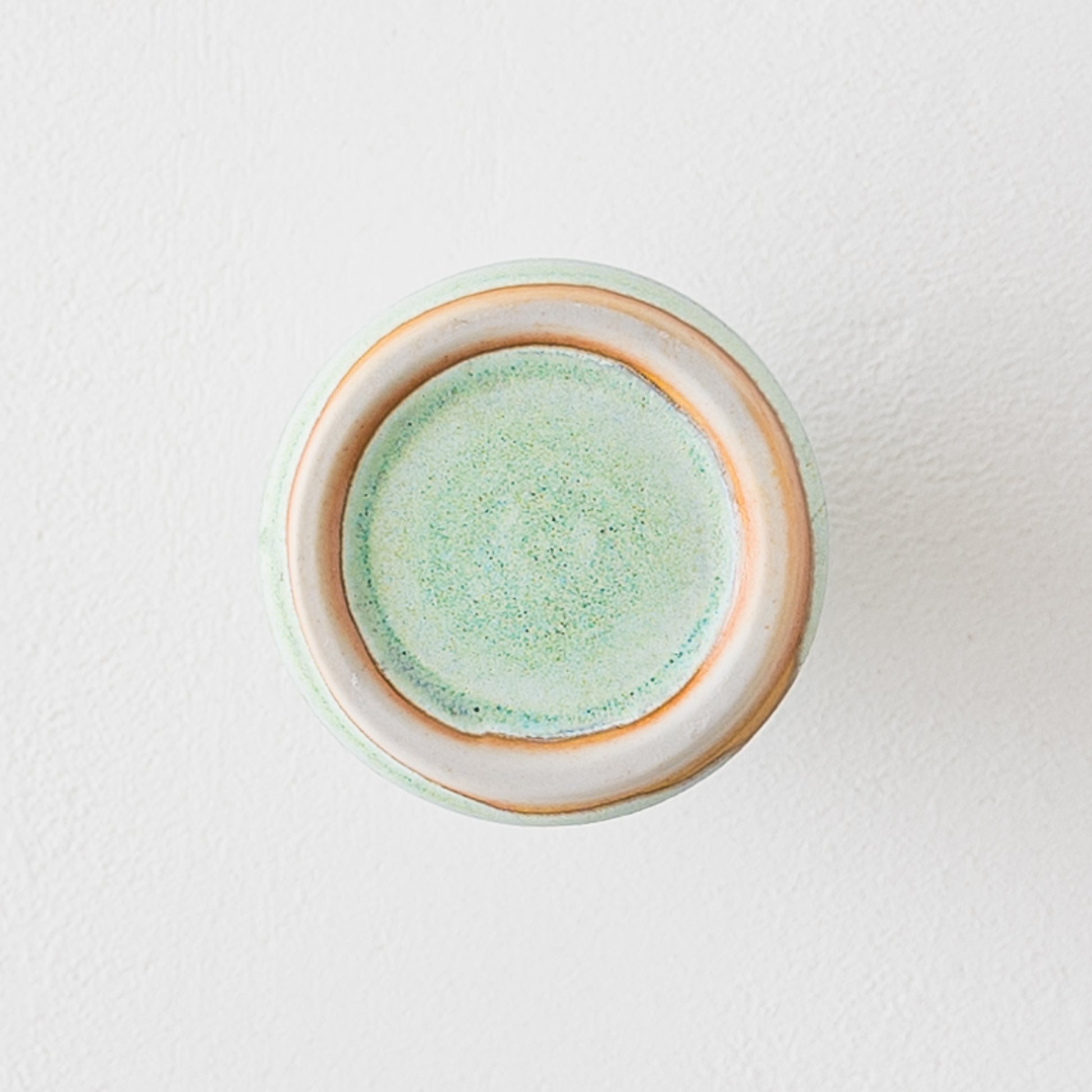 鮮やかなミントグリーンがお部屋を素敵に彩る田中志保さんの花器