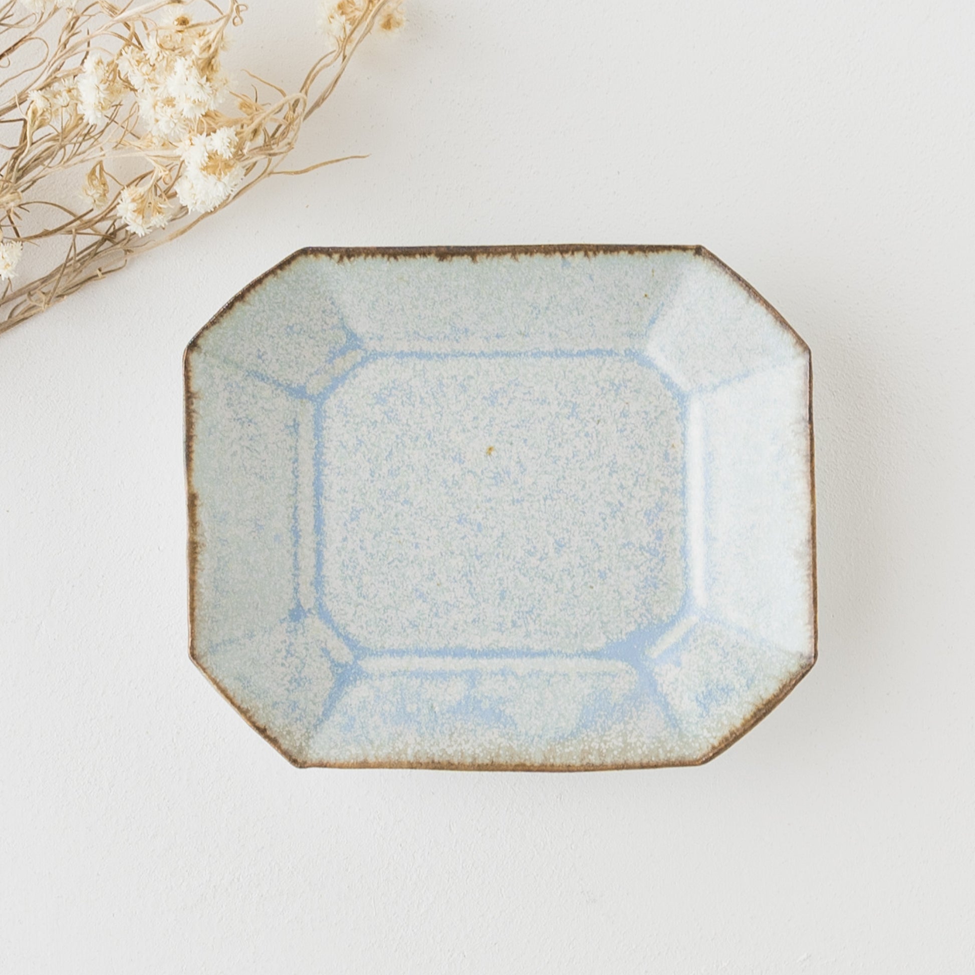 ドロマイト釉の表情が素敵なヤガミサヨさんの八角皿