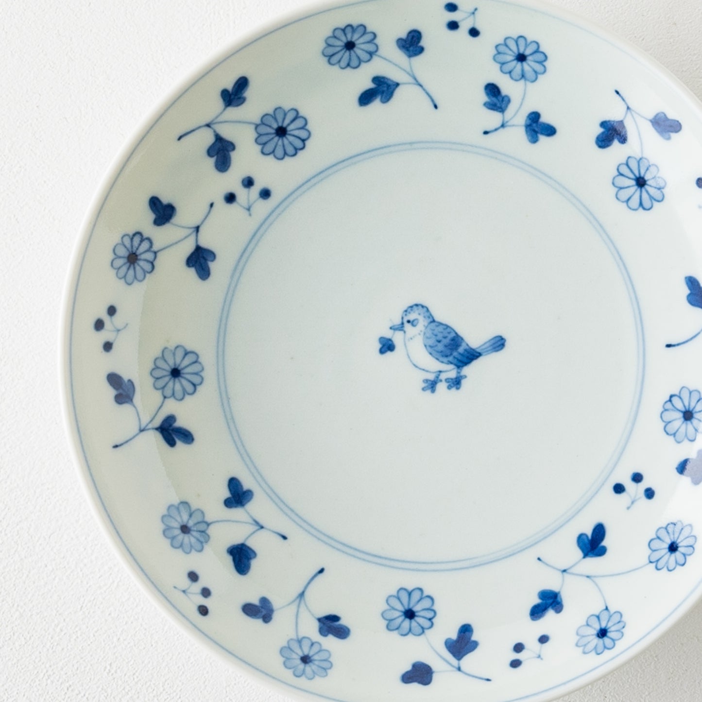 石川理恵さんの花と鳥の皿