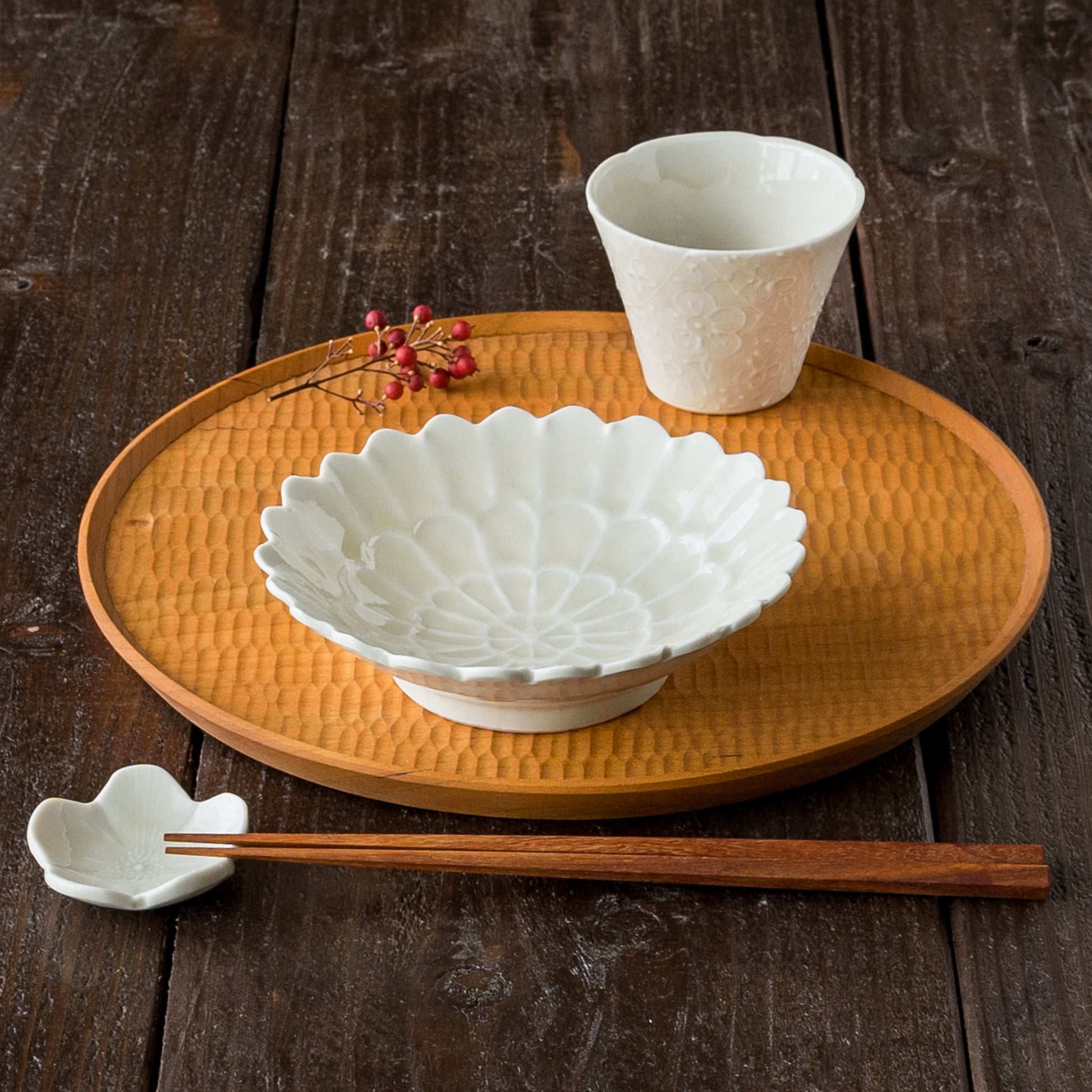 前田麻美さんの灰青釉の芙蓉豆々皿と菊5寸鉢と花七宝蕎麦猪口