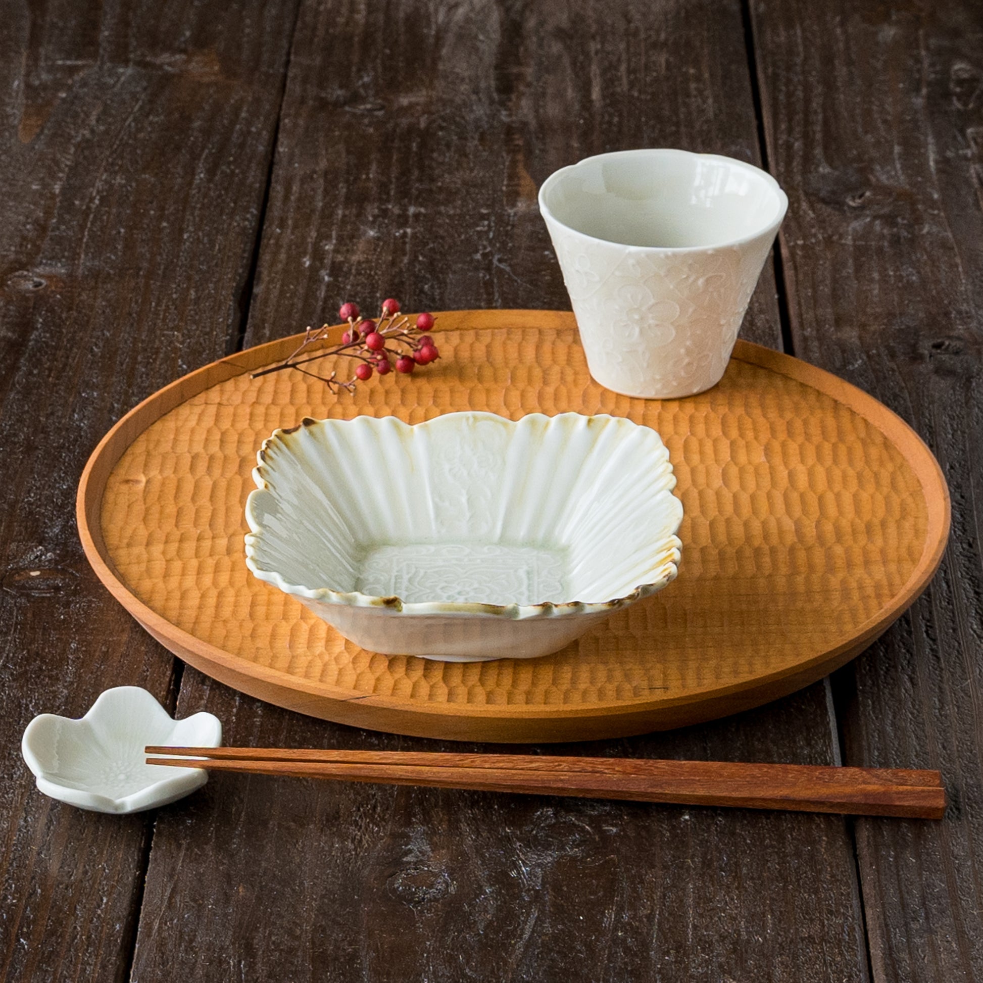 前田麻美さんの灰青釉の輪花角鉢と芙蓉豆々皿と花七宝蕎麦猪口