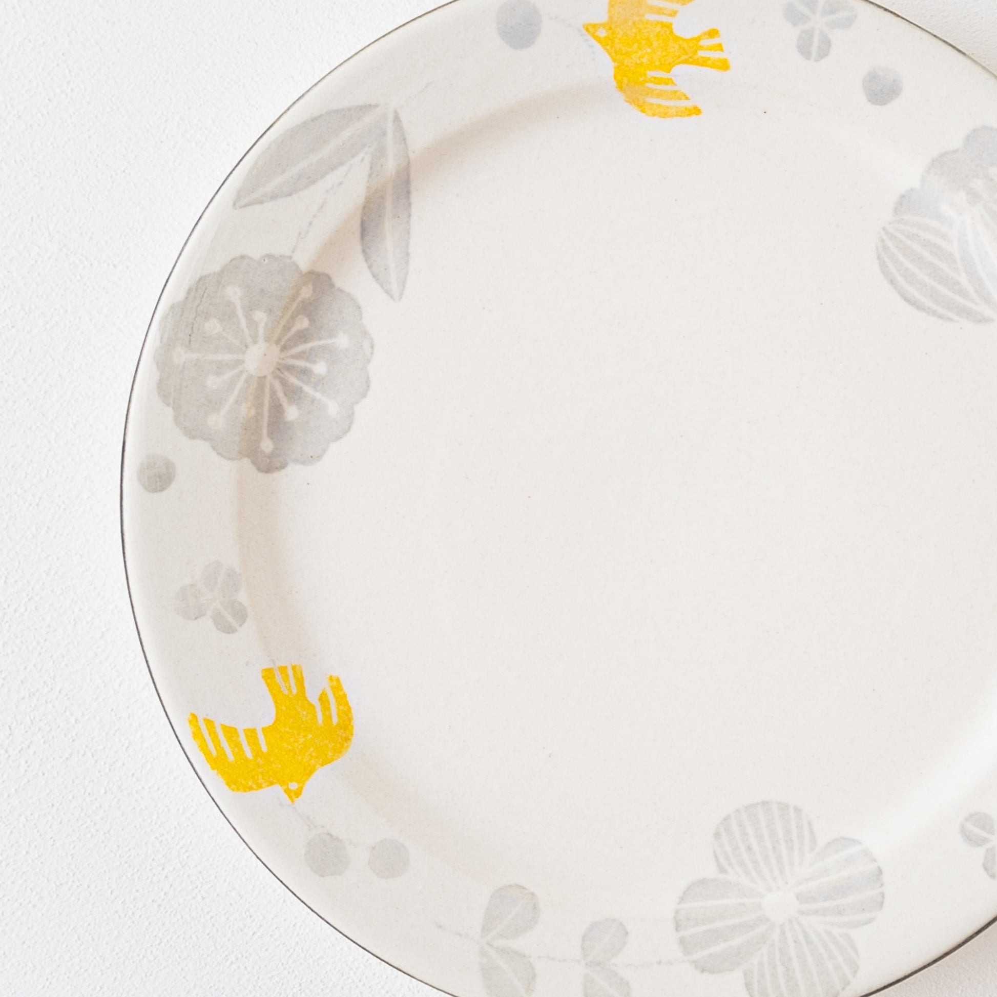 和紙染めの優しい風合いにほっこり癒される安見工房のメルヘン6寸リム皿