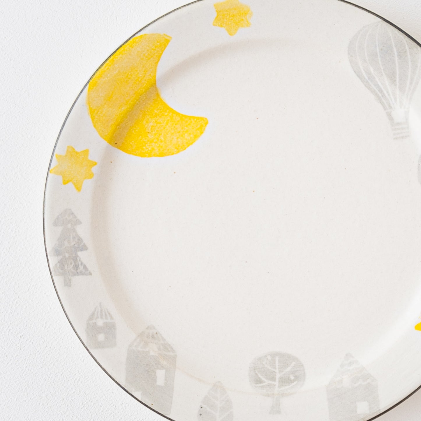 月と気球のやわらかな絵柄にほっこり癒される安見工房の和紙染めメルヘンの6寸リム皿