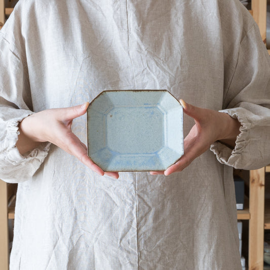 セピアブルーが美しいヤガミサヨさんの八角皿