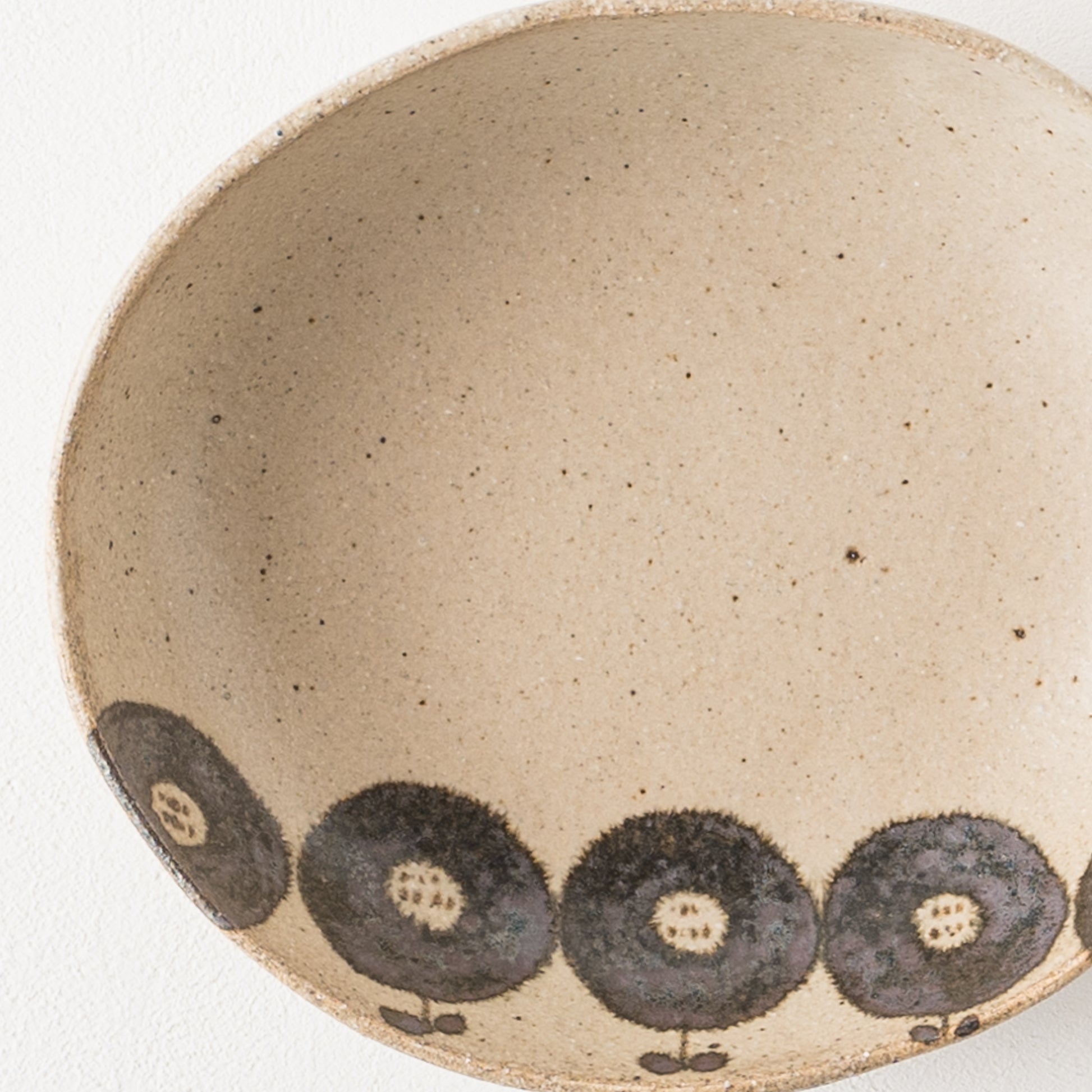 ぼんやりとしたお花模様に心が安らぐ岡村朝子さんの楕円皿