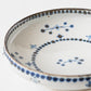 淡くやさしい青がお料理を引き立ててくれる陶彩窯の小花文の深皿
